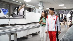 冠军黄泽楠签约简一家居，开启新篇章